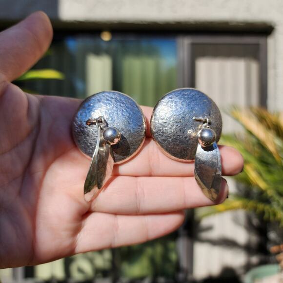 Vtg Susan Cummings Earrings Hammered Sterling Silver Dreamcatcher Feather Clips - Picture 8 of 13